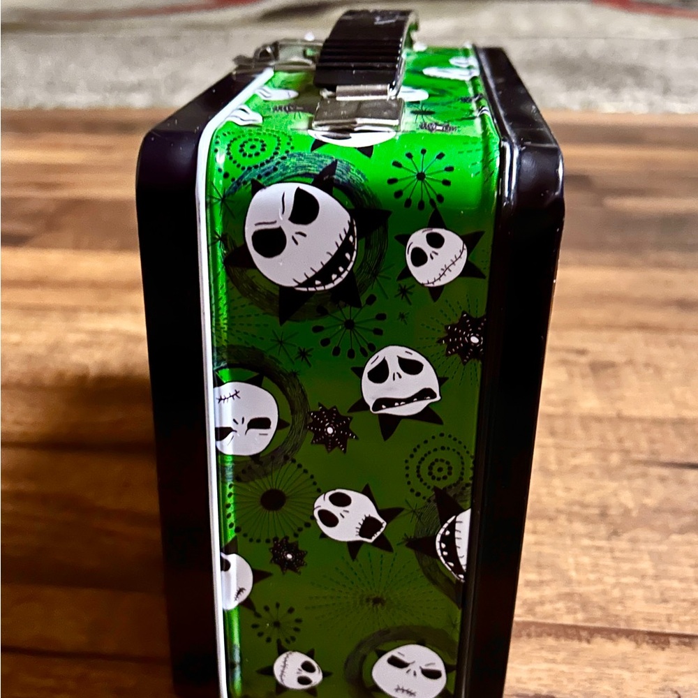 NECA • Tim Burton’s • Black/Green • The Nightmare Before Christmas • Lunch Box - Picture 12 of 12